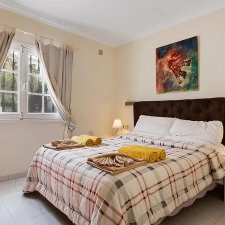 Casa Colleen Villa *