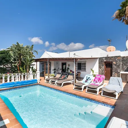 Casa Colleen Villa *